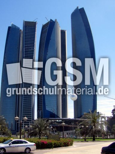 092 Abu Dhabi, Skyline.JPG